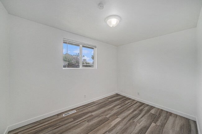 Building Photo - 1821 Diana Dr