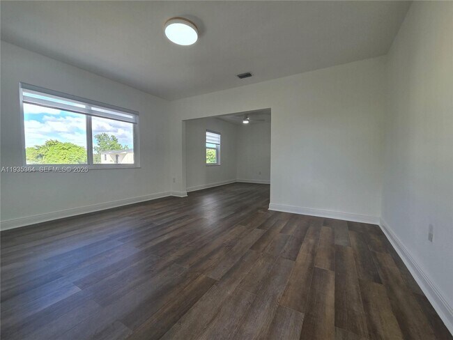 Building Photo - 6240 SW 21st St