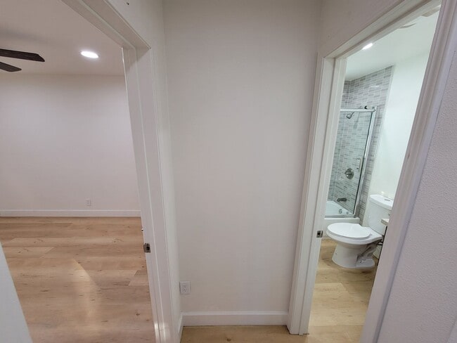 Building Photo - Renovated 3 Bed, 2 Bath 1122 Sqft front un...