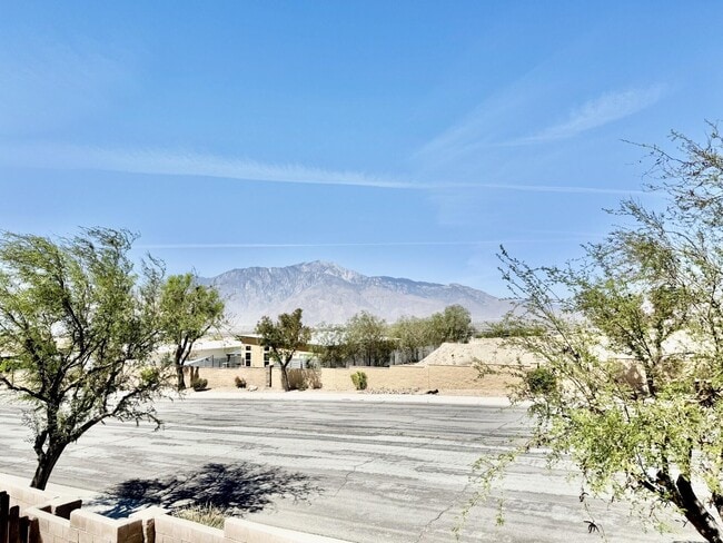 Building Photo - 13697 Mountain Top Dr