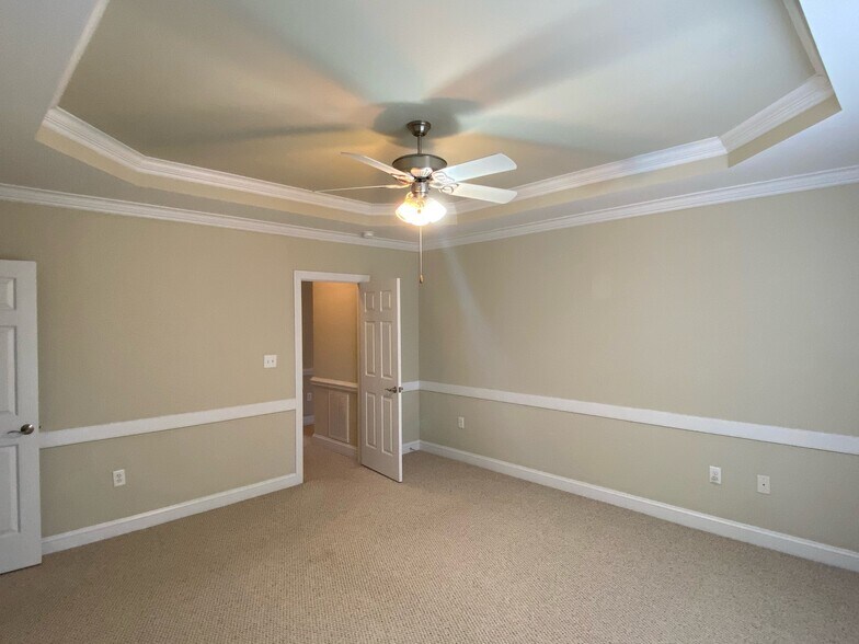 Building Photo - 4903 Pebble Beach Cir N