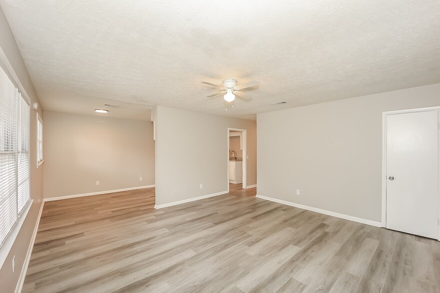 Building Photo - 1122 Briarwood Ave