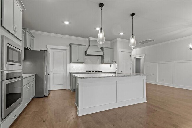 Building Photo - 150 Rugby Dr