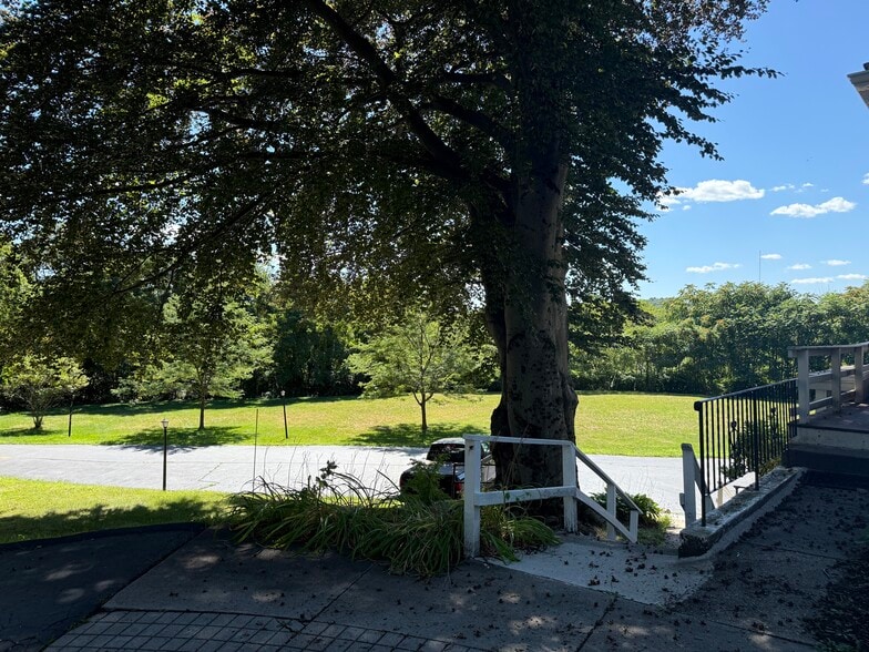 GROUNDS - 190 Institute Rd