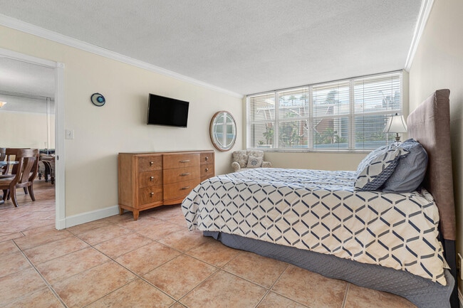 Building Photo - 1801 S Ocean Dr