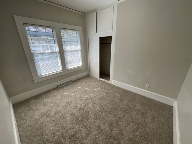 Building Photo - Charming 3 bedroom/1.5 bathroom REMODELED home close to High Point University