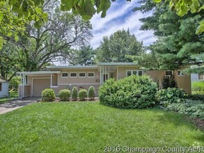 Building Photo - Mid Century Modern 3 BR/1.5 bath