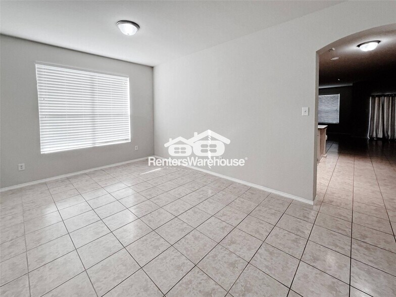 Building Photo - 1617 Totem Pole Way