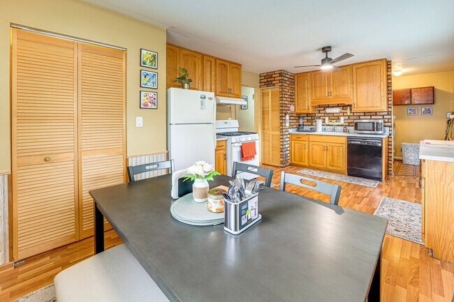 Building Photo - 117 Marryat Pl
