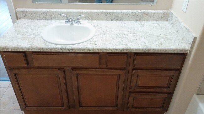 Building Photo - 905 SW Loudon Dr