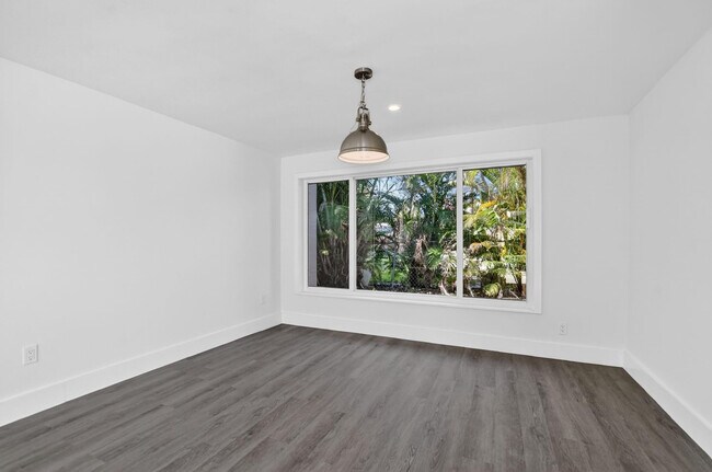 Building Photo - 954 SE 7th St