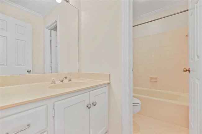 Building Photo - 11 Paces W Dr NW