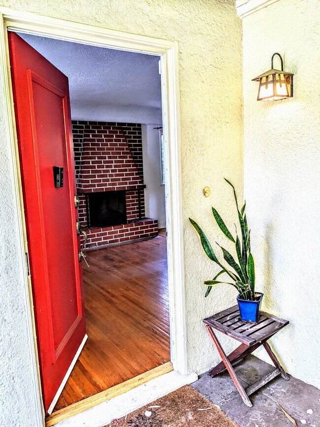 Building Photo - 10580 Kinnard Ave