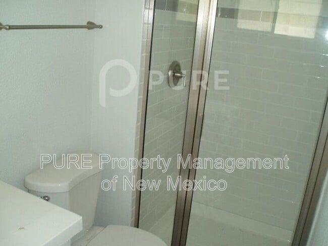 Building Photo - 6216 Leslie Pl NE