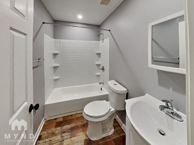 Building Photo - 736 N Montgomery St