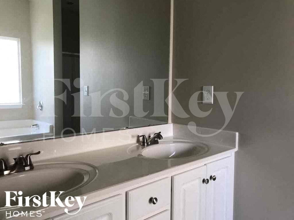 Building Photo - 3750 Wharton Dr