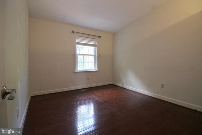 Building Photo - 8027 Merry Oaks Ct