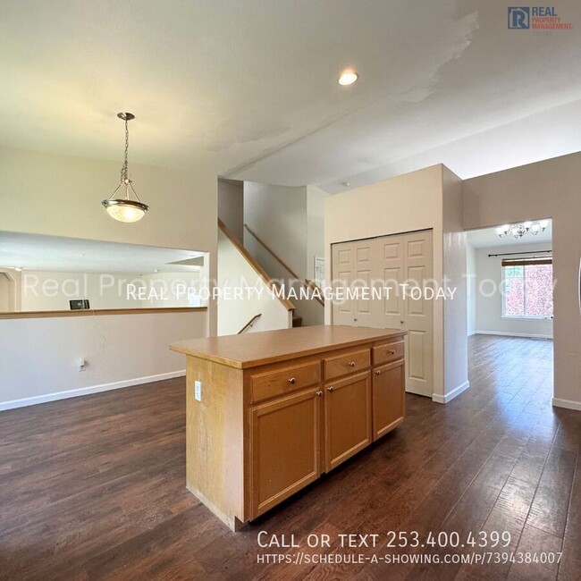 Building Photo - 15117 67th Ave E
