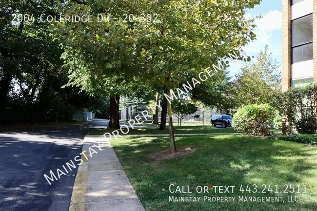 Building Photo - 2004 Coleridge Dr
