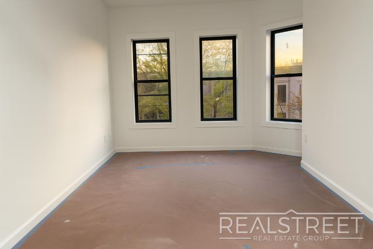 Building Photo - Stylish 1-Bedroom Apartment with Modern Amenities in Bed-Stuy