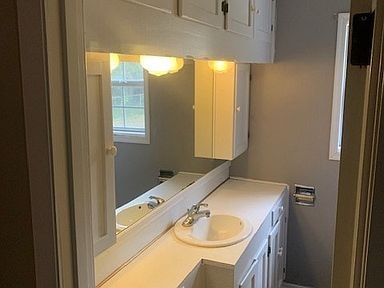 Building Photo - 960 Sarver St