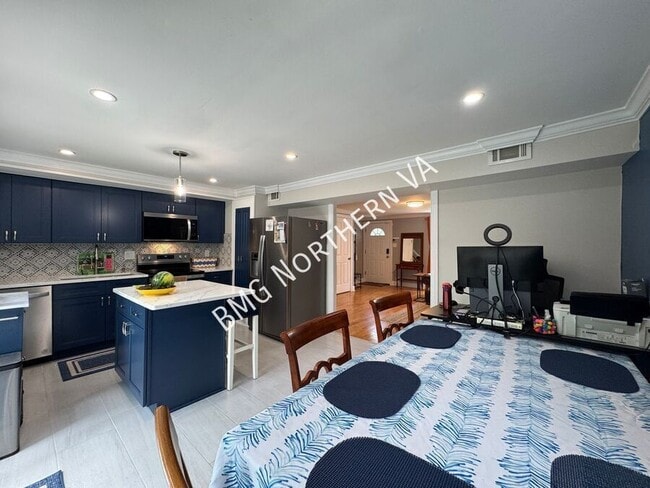 Building Photo - 1304 Dulles Pl