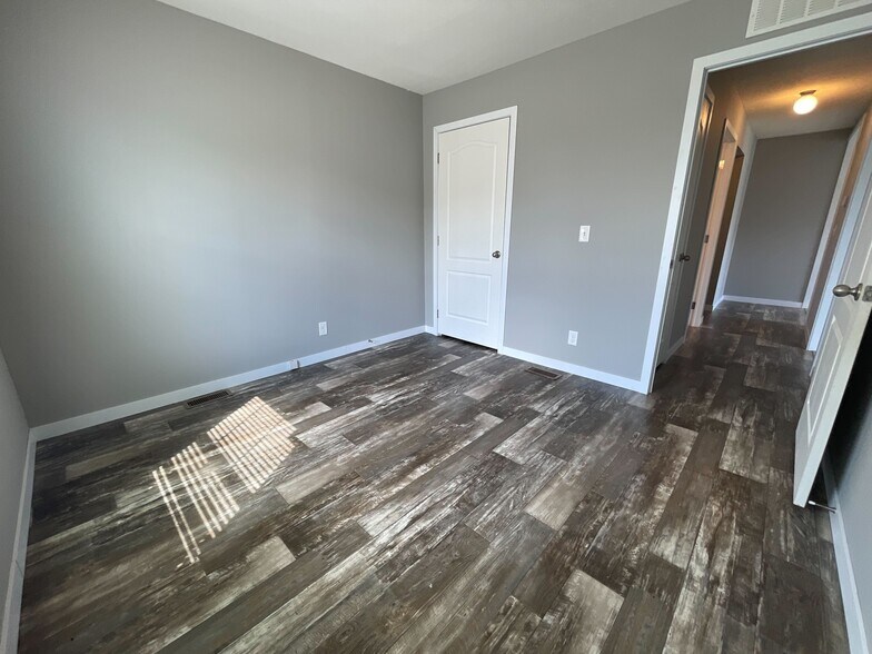 Building Photo - 38033 Ducharme Dr