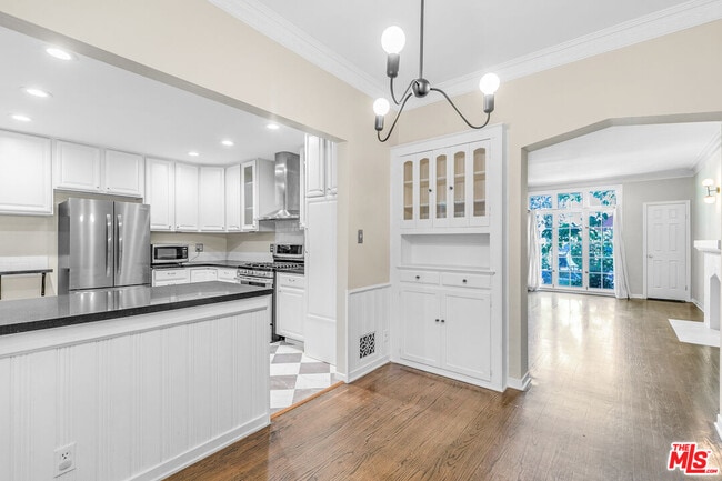 Building Photo - 6053 Scenic Ave