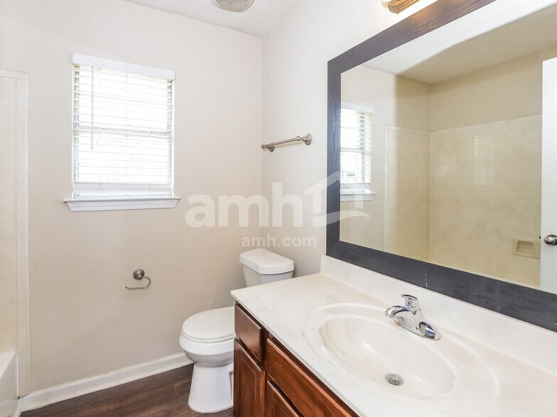 Building Photo - 1110 E Cortona Cir