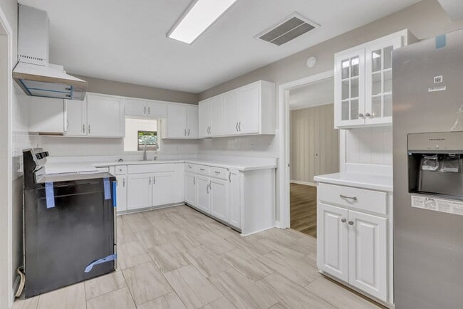 Building Photo - $500.00 OFF FIRST MONTHS RENT!!!!!