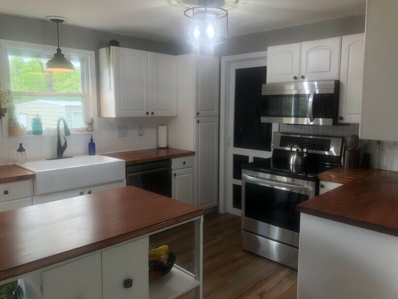 Building Photo - 404 Isbill Rd