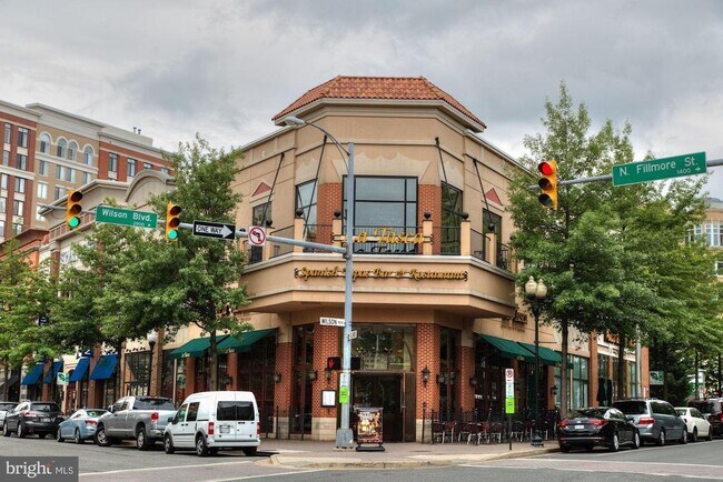 Building Photo - 1021 N Garfield St