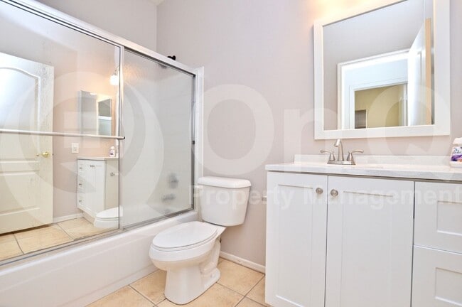 Building Photo - 598 S Neely St