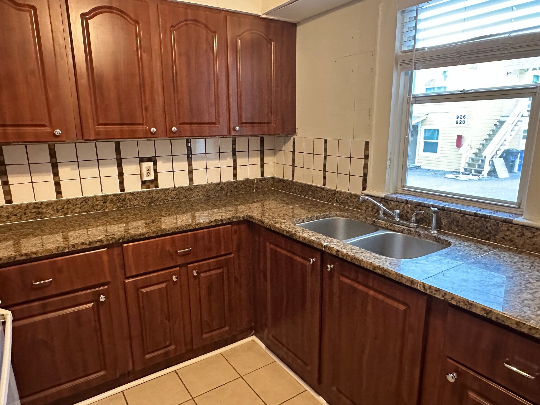 Building Photo - 994 Druid Rd E