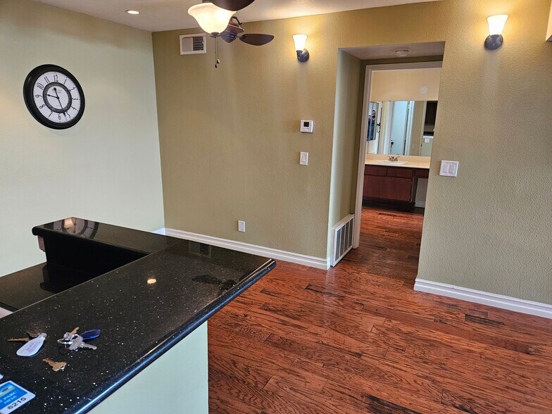 Building Photo - 2519 Chandler Ave