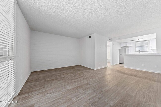 Building Photo - 1601 W Camelback Rd