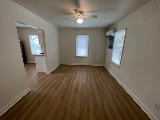 Building Photo - 103 Henry St