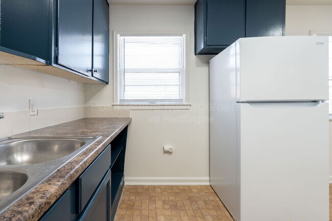 Building Photo - 654 S Eastridge Dr