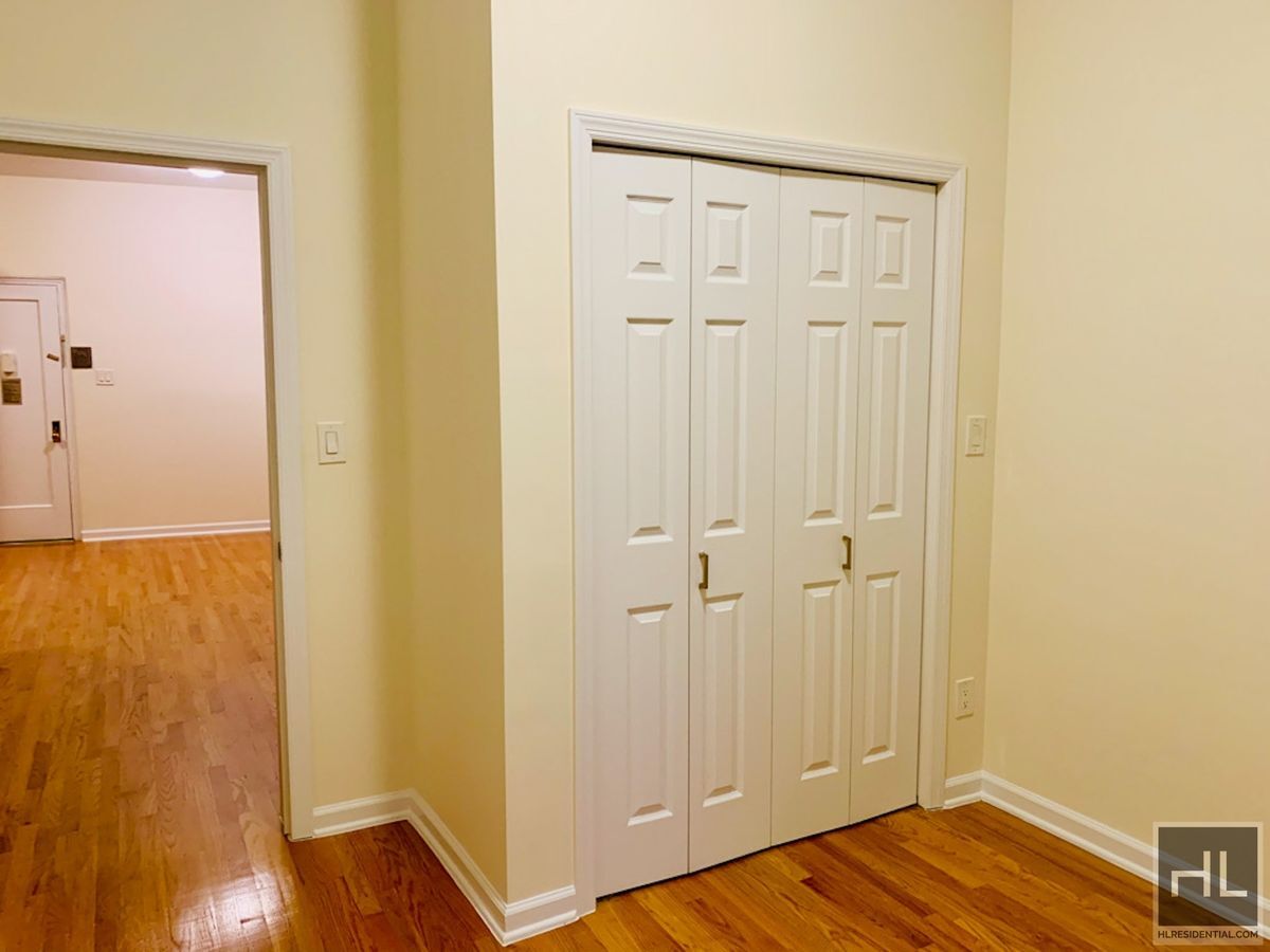 Building Photo - GRAND STREET