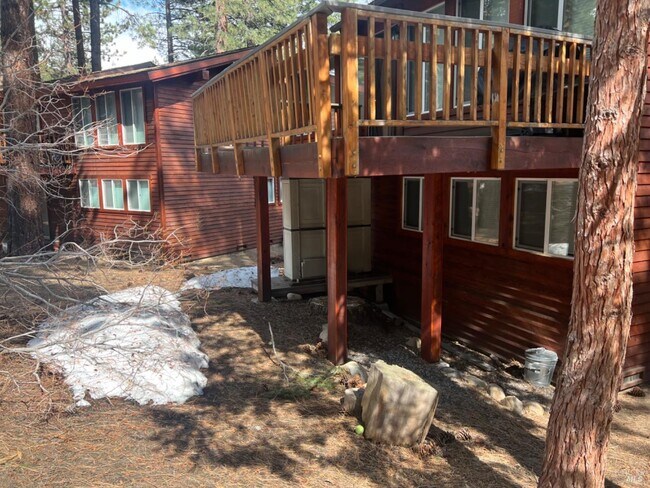 Building Photo - 702 College Dr