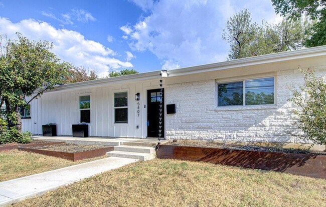 Primary Photo - 5407 Manor Rd