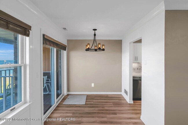 Building Photo - 324 Shore Dr