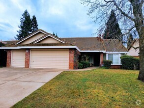 Building Photo - 4 Bedroom Available Now In Roseville!