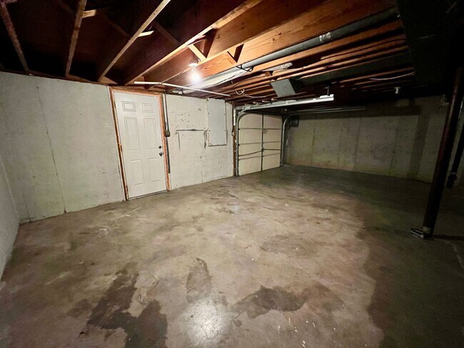 Building Photo - 2 Bedroom Duplex for Lease in Oak Grove | Offered by Midwest Property Resources