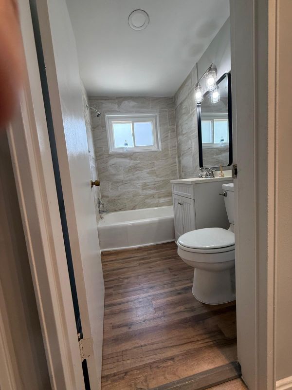 Building Photo - 1112 Chaplin St SE