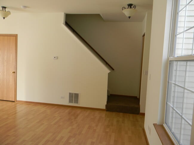 Building Photo - 1542 Sauganash Ct