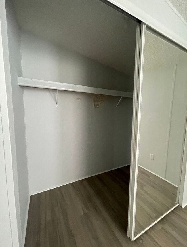 Building Photo - Ready To Rent!