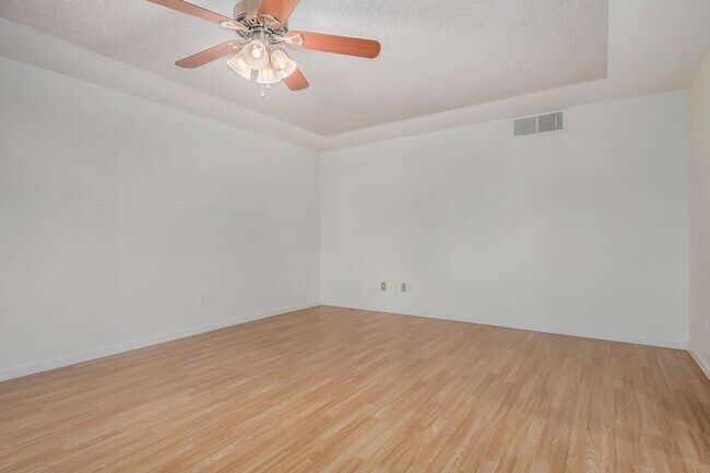 Building Photo - Charming Updated 3 Bed/2 Bath Home in North Central Phoenix