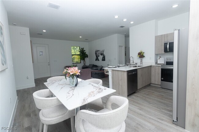 Building Photo - 6027 Pecan Cir