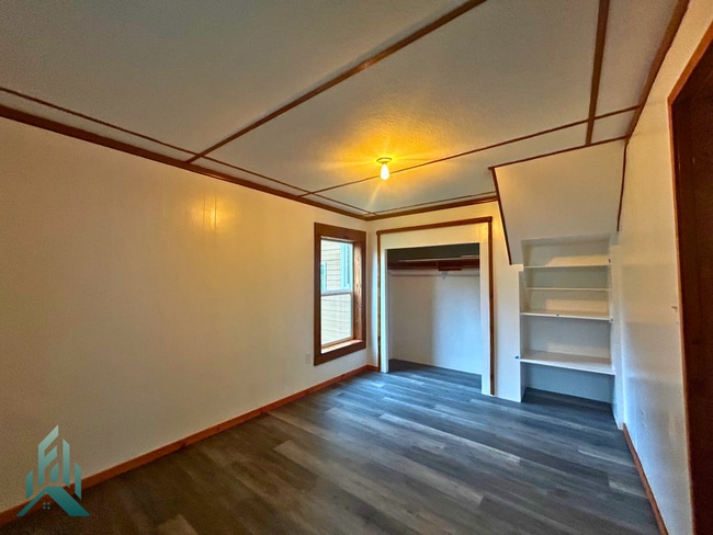 Building Photo - Peaceful Home Among the Evergreens in Eddy...